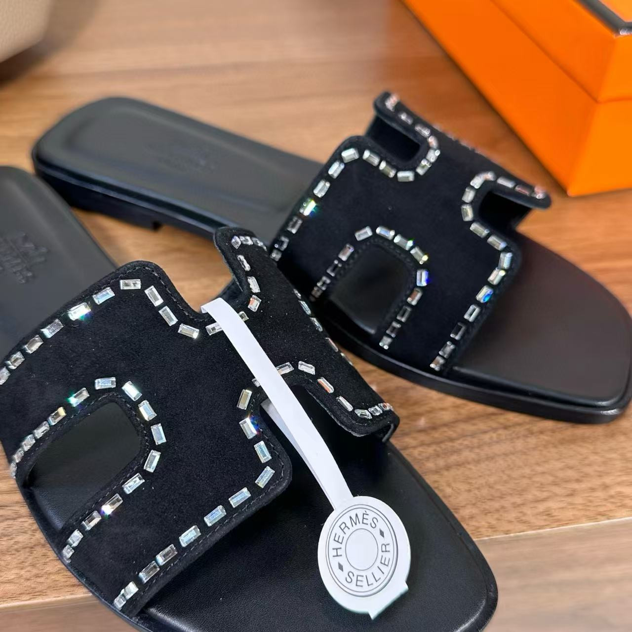 ua H**me5 oran sandal