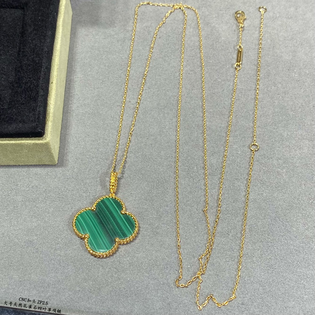 V*N CL*F & arpels large four leaf clover necklace diameter approx 2.5cm,chain length approx 80cm