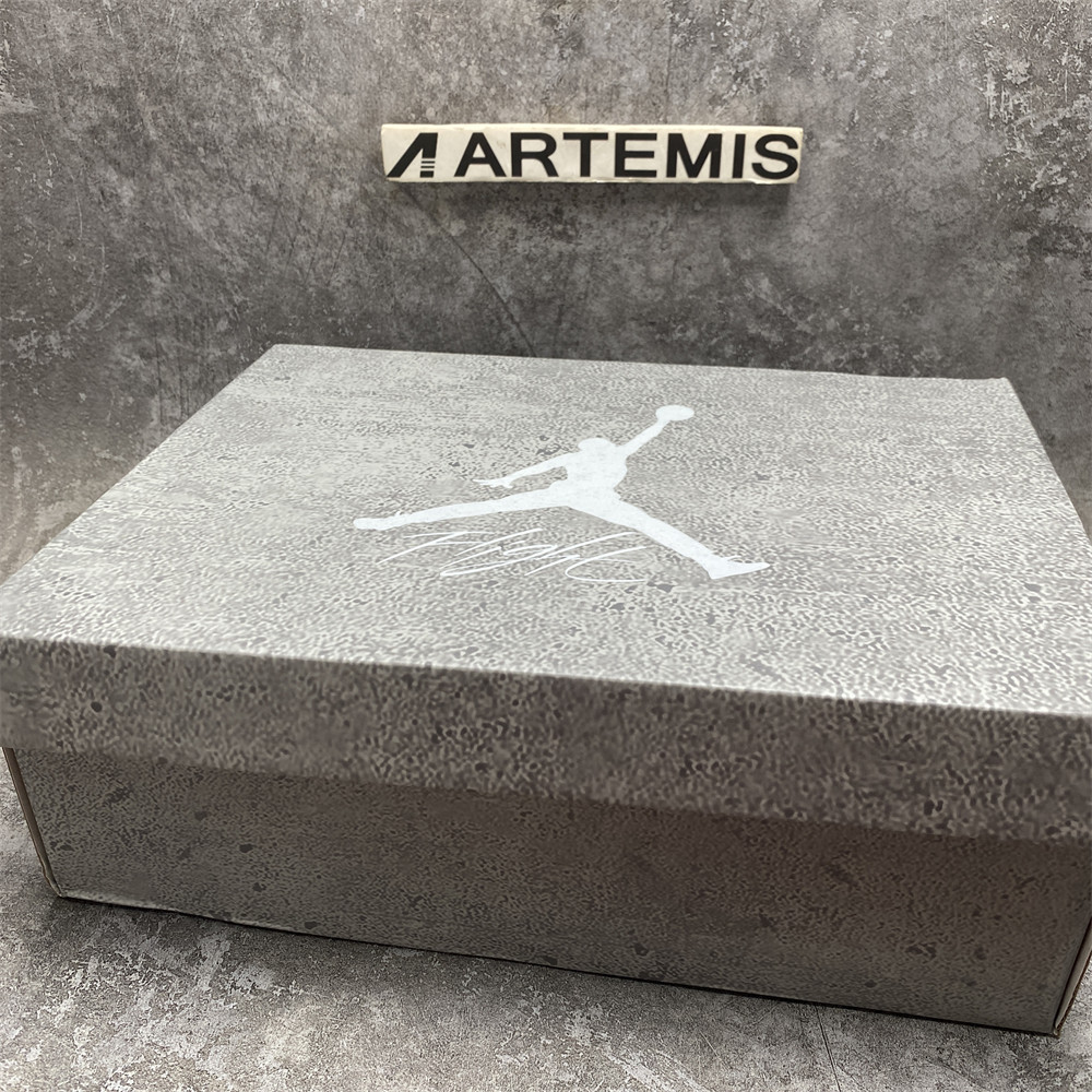 UA Jordan 4 Retro SE Paris Olympics