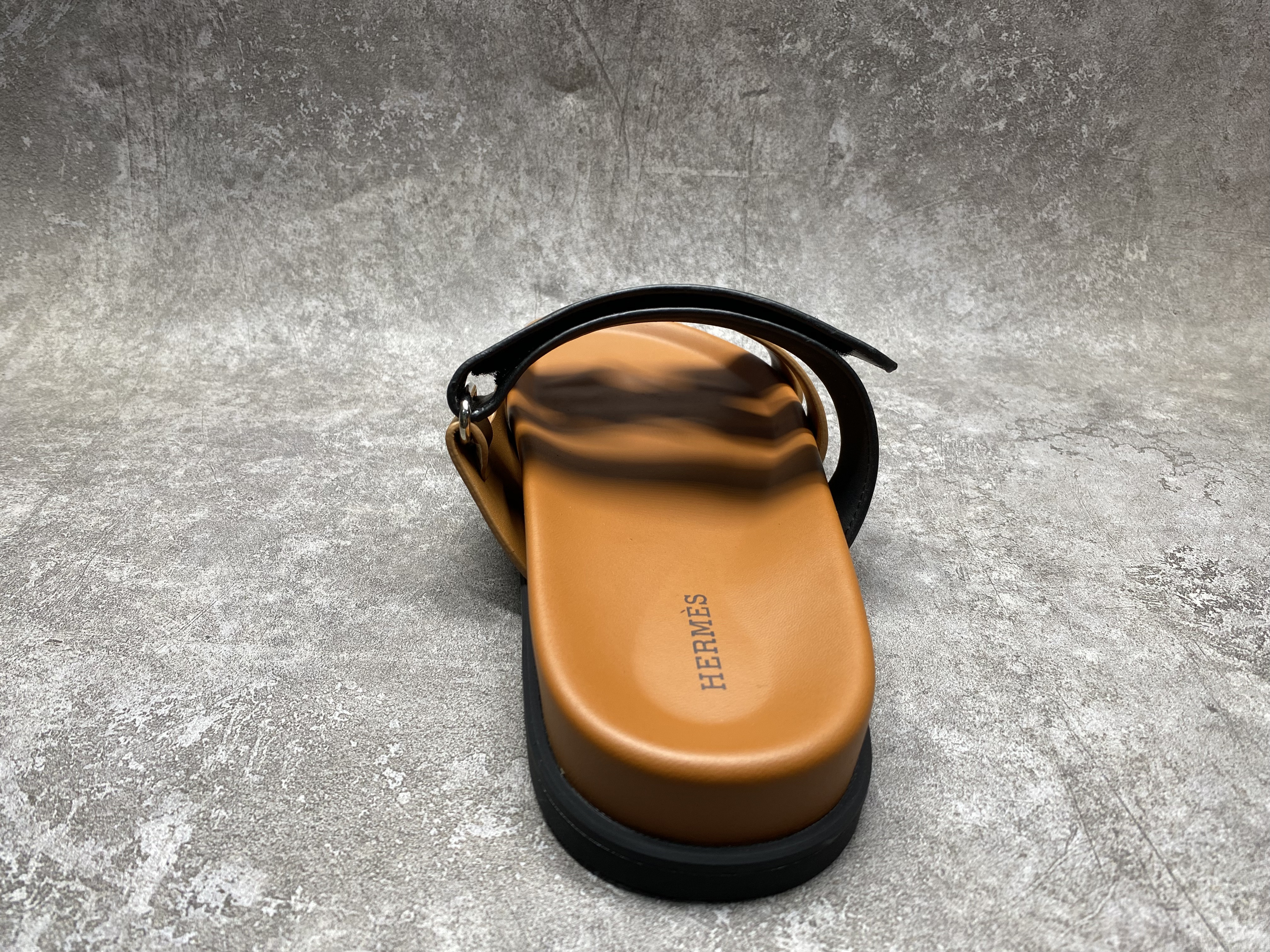 ua H**me5 chypre sandal
