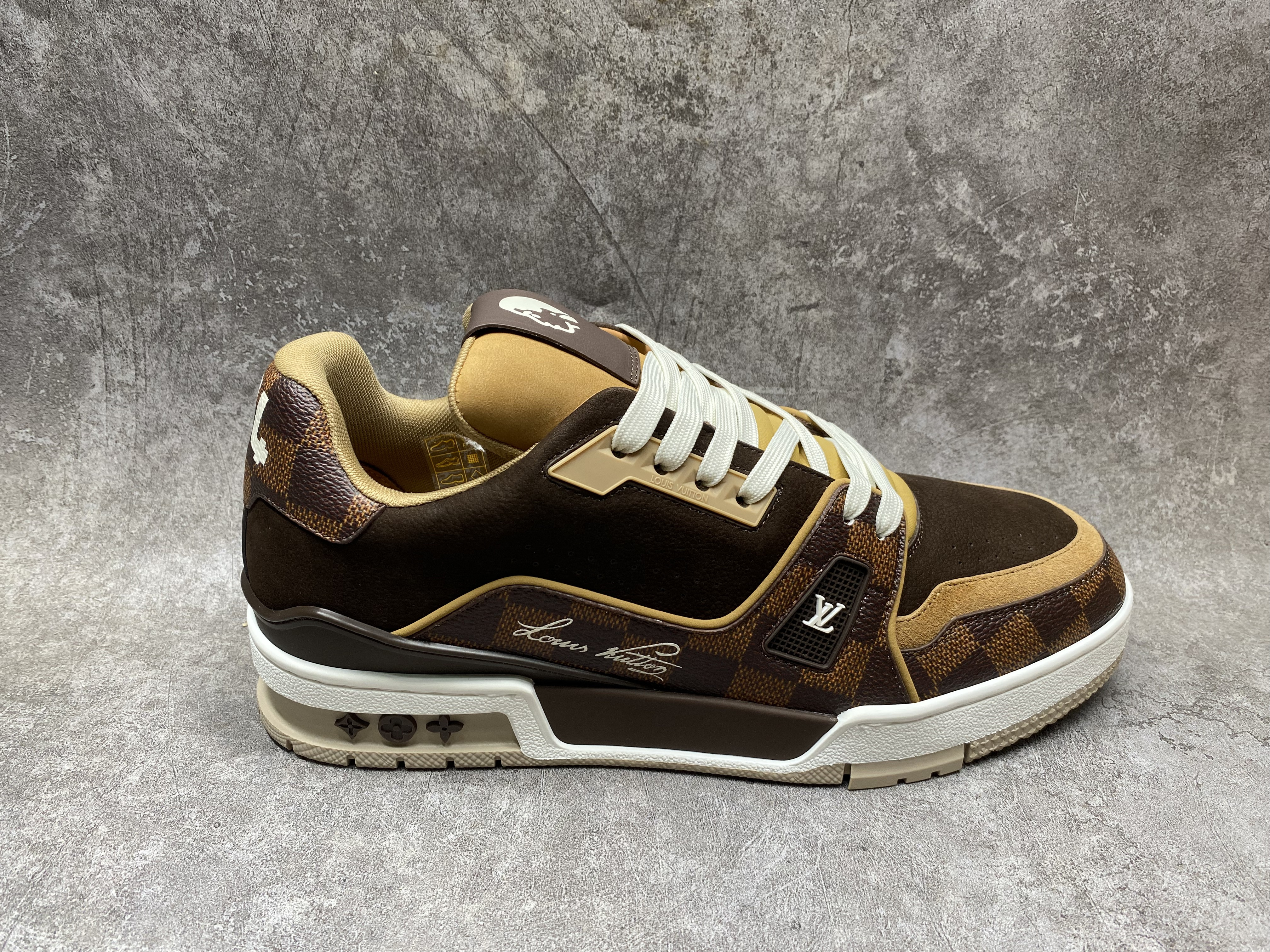 UA LV trainer Sneakers