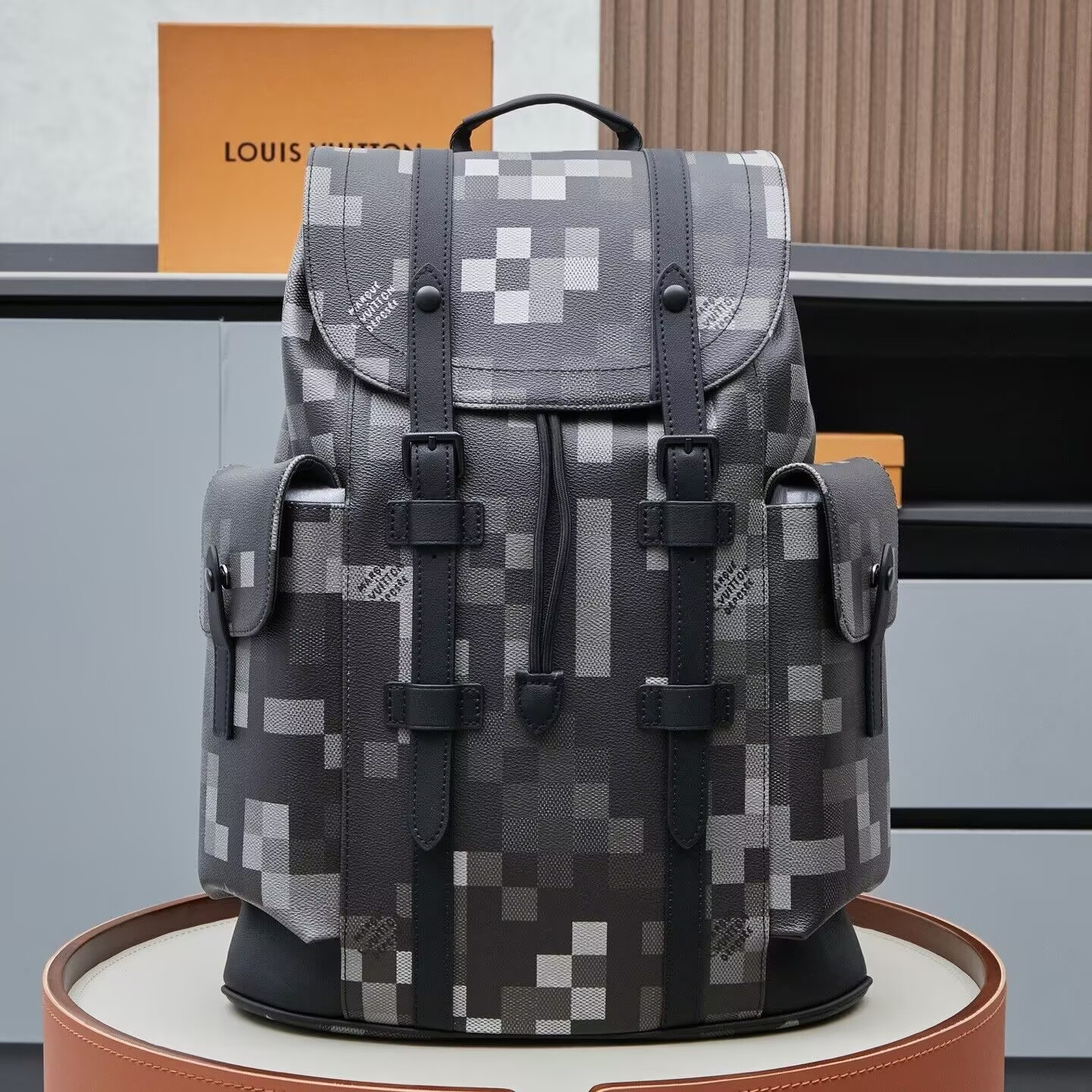 LV Christopher MM M14952 38x44x12.5cm