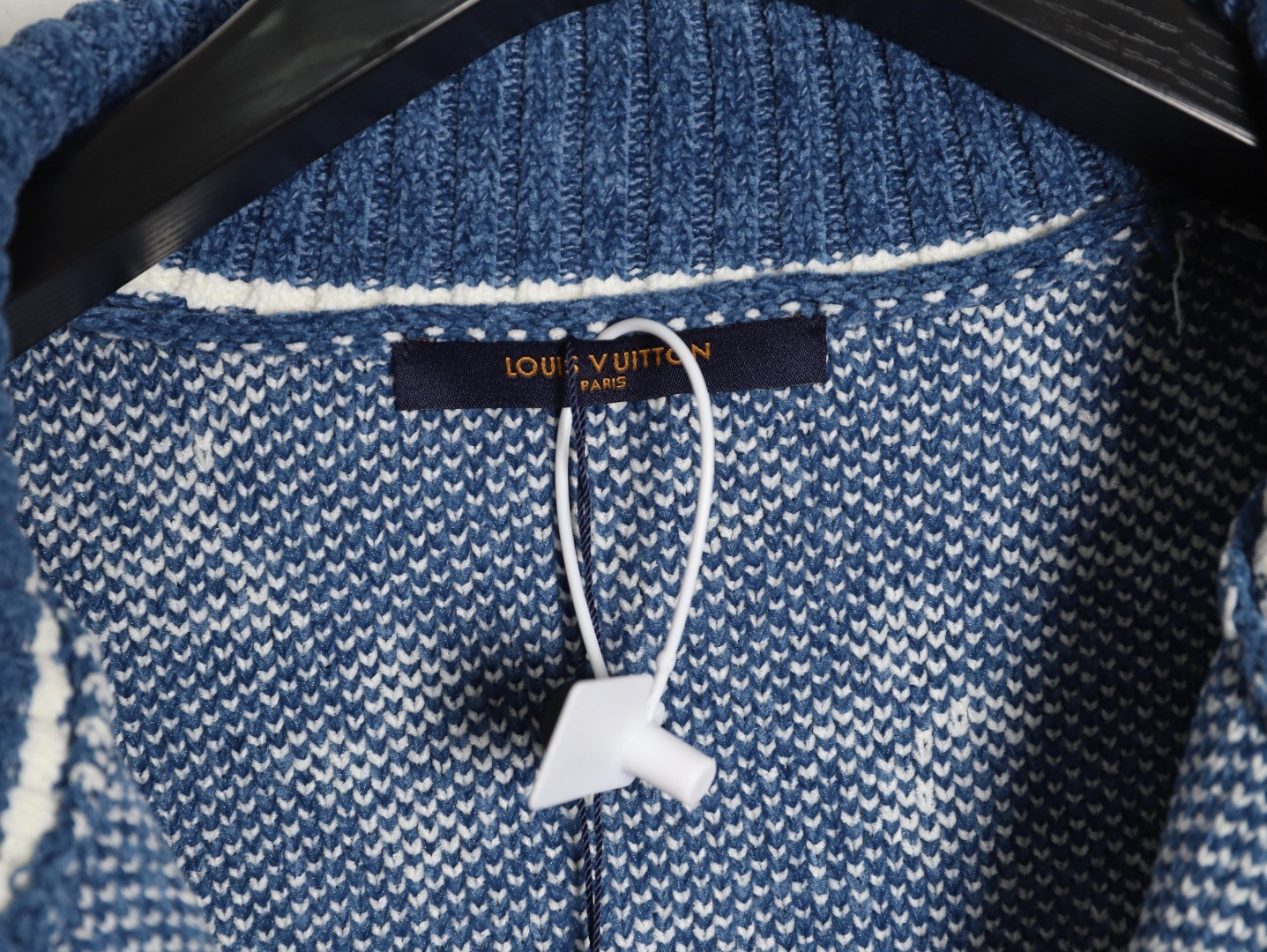 l0*is V*t0n lv 25ss cardigan sweaters