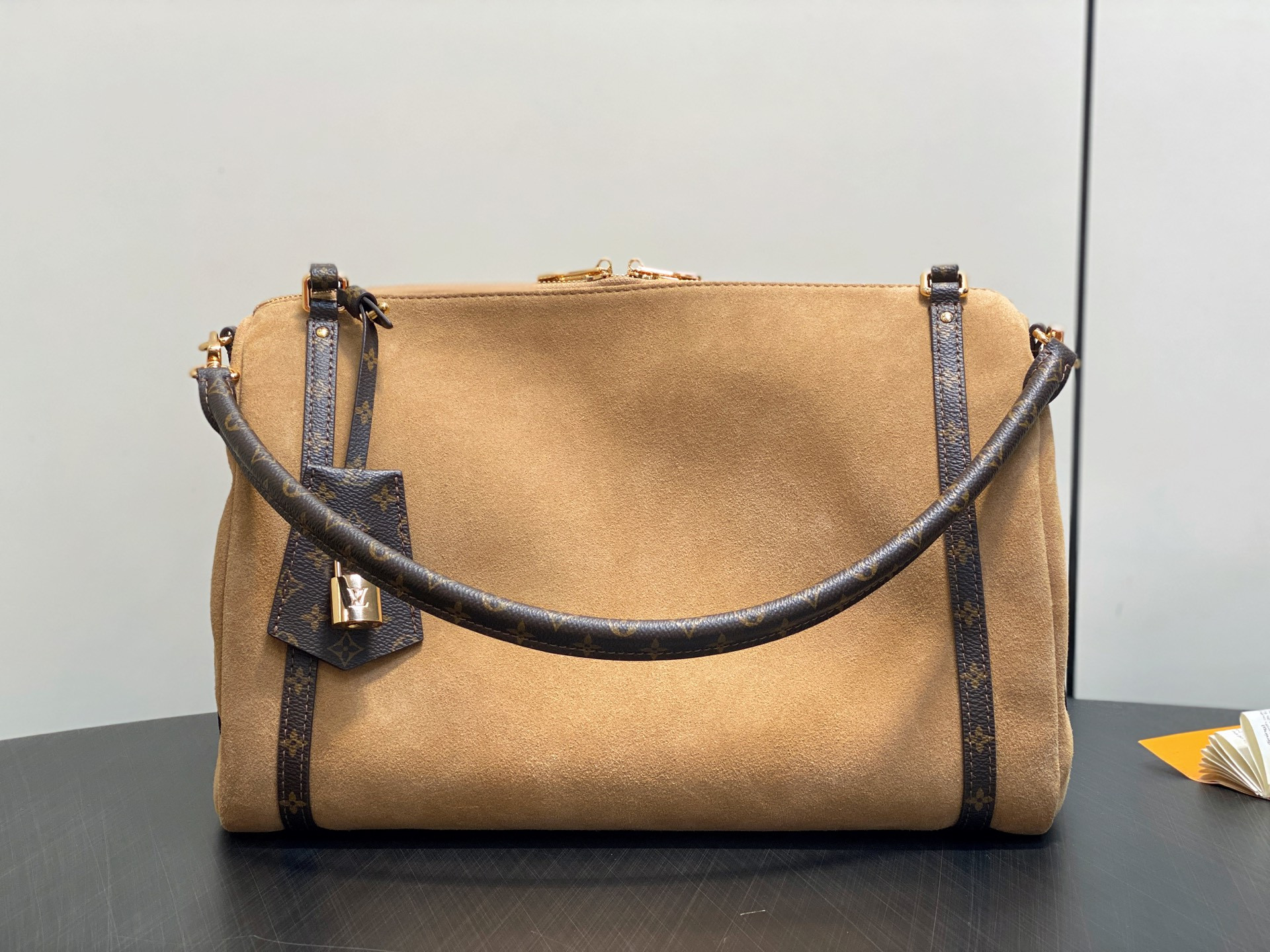 LV Express MM M26358 36x24x18.5cm