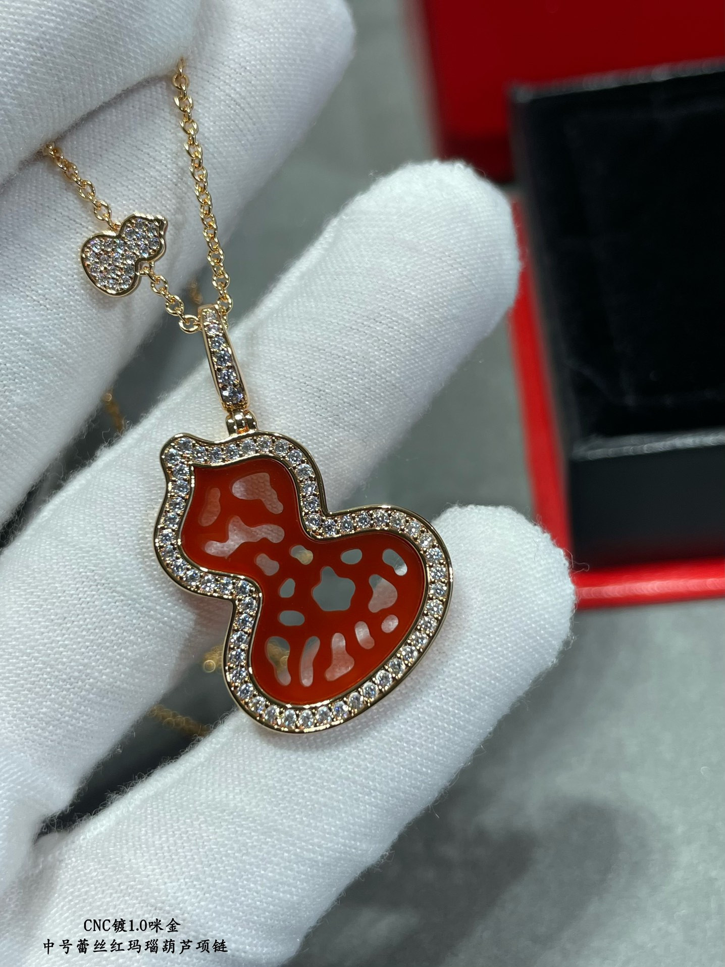 Qeelin Medium Lace Red Agate Gourd Necklace