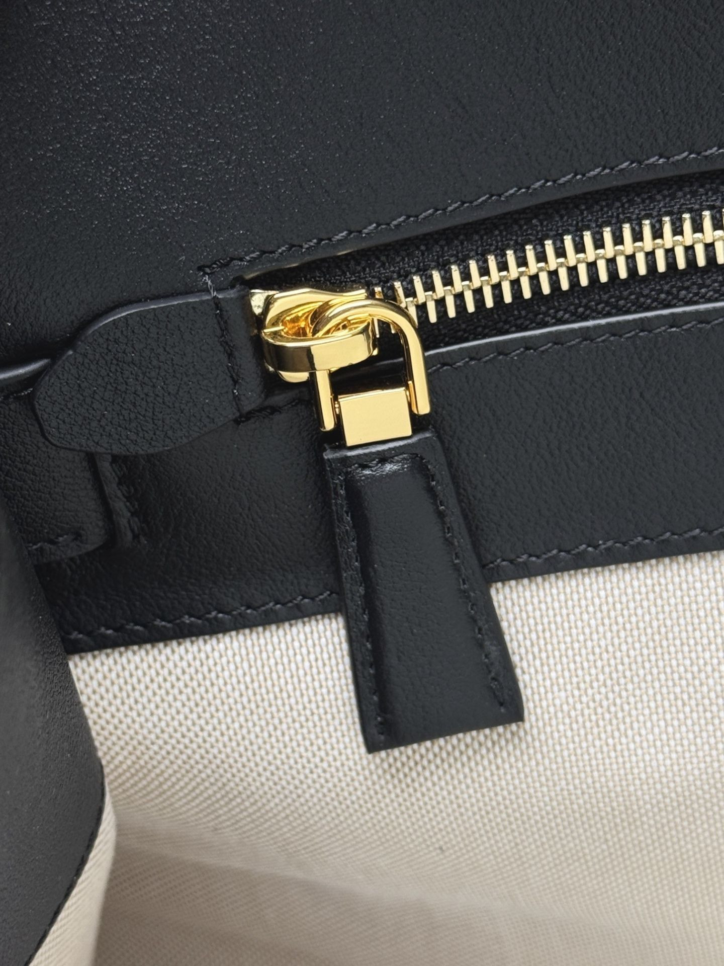 Pra*a medium leather tote bag without box 32x23.5x16cm