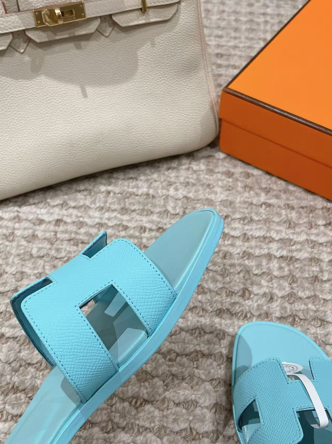 ua H**me5 oran sandal