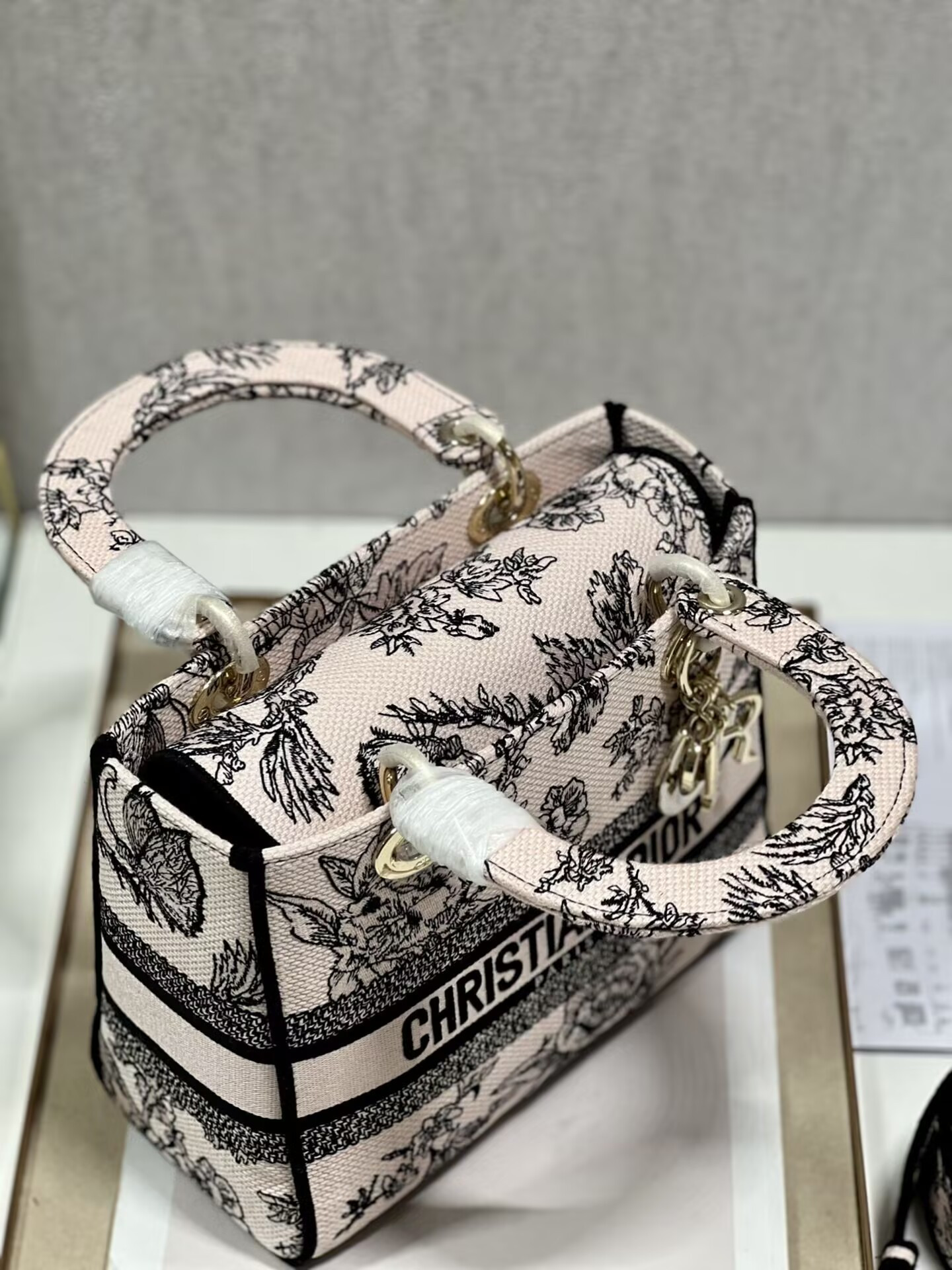 medium D*or lady d-lite bag 24 x 20 x 11 cm