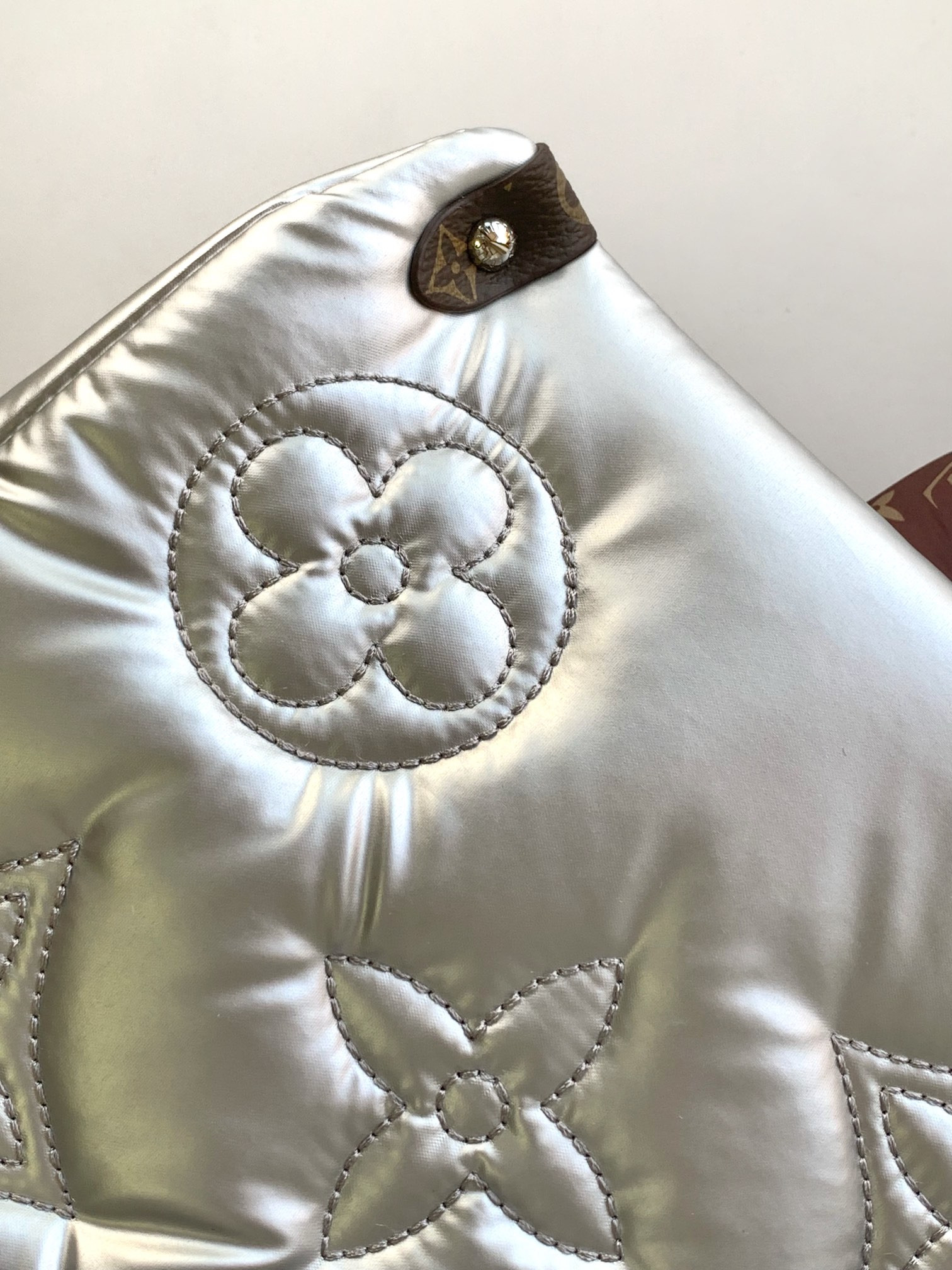 LV ONTHEGO M21069 35 x 27 x 14 CM