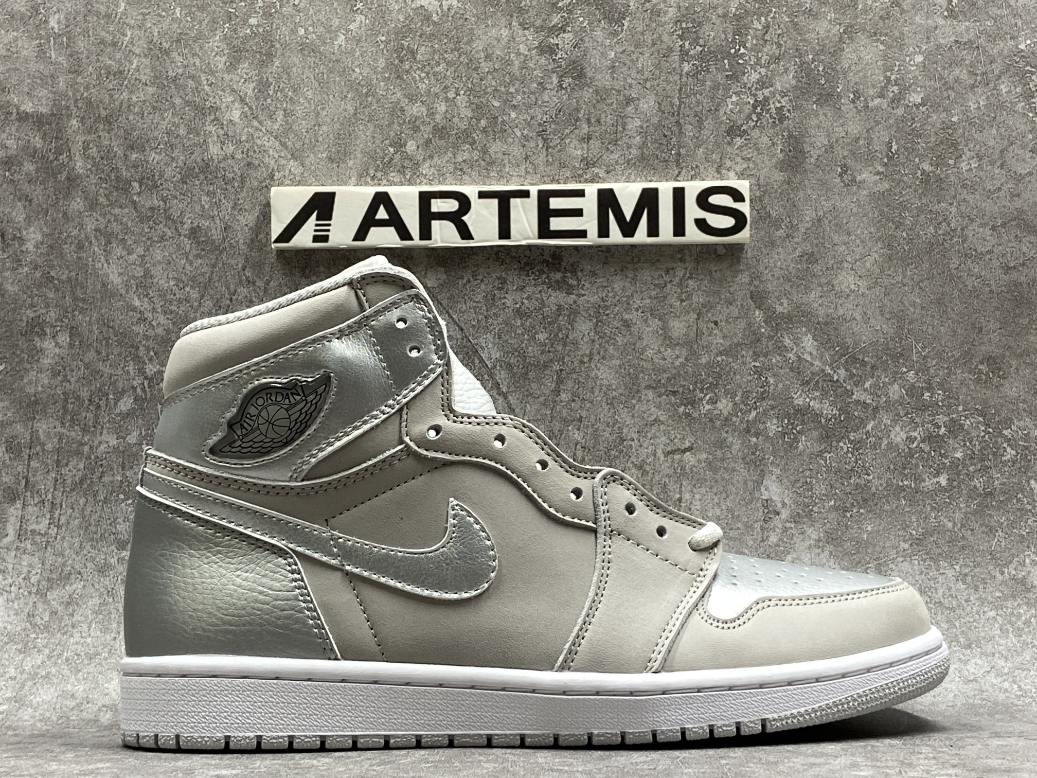 Air Jordan 1 Retro High Silver Anniversary