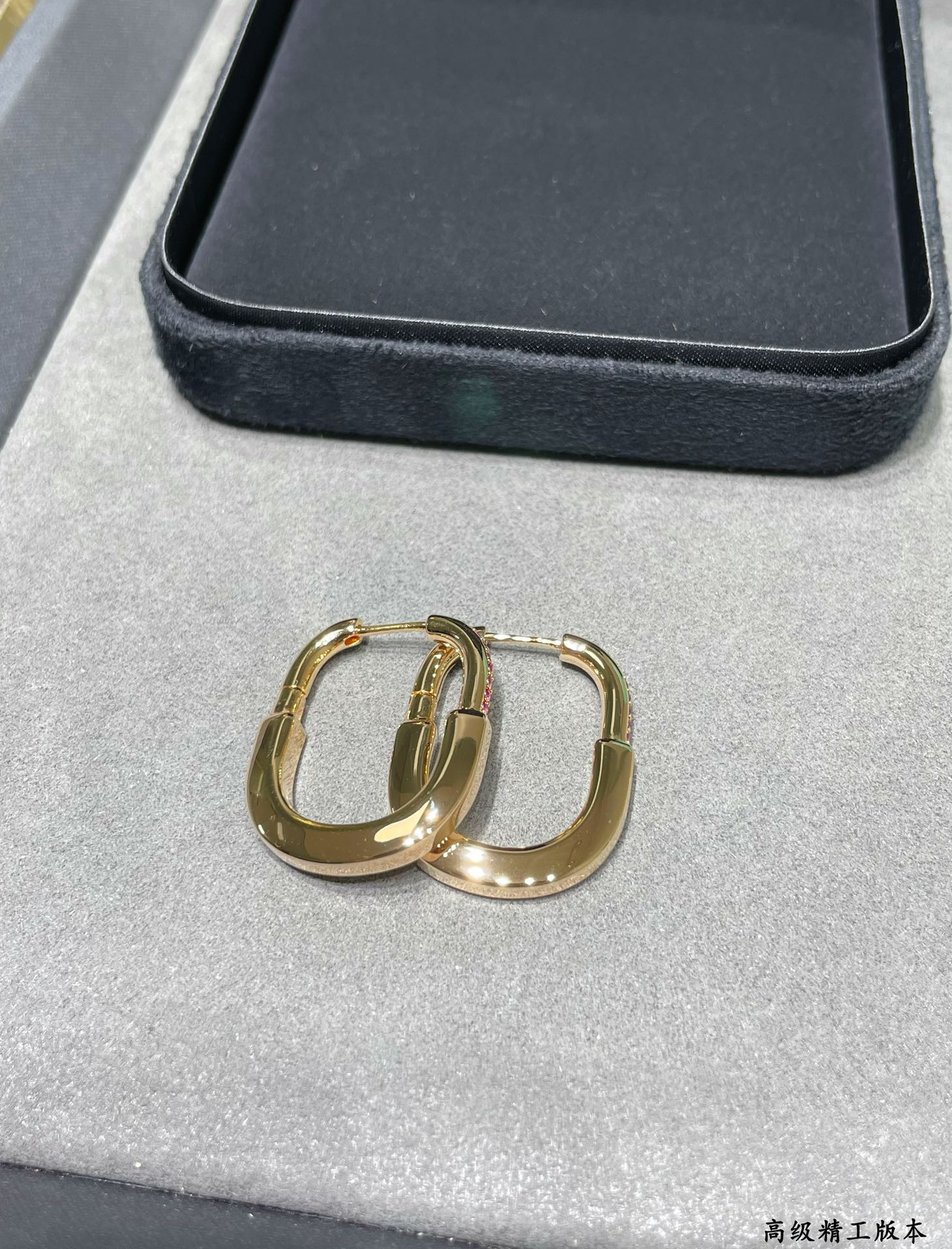 t*f*ny & co. medium pink Di*m*nd lock earrings