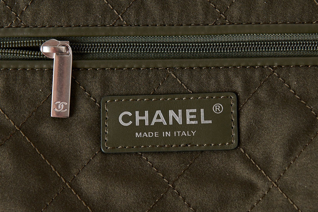 Ch*el 22 handbag shiny calfskin in silver metal 15.2×16.4×3.1 in