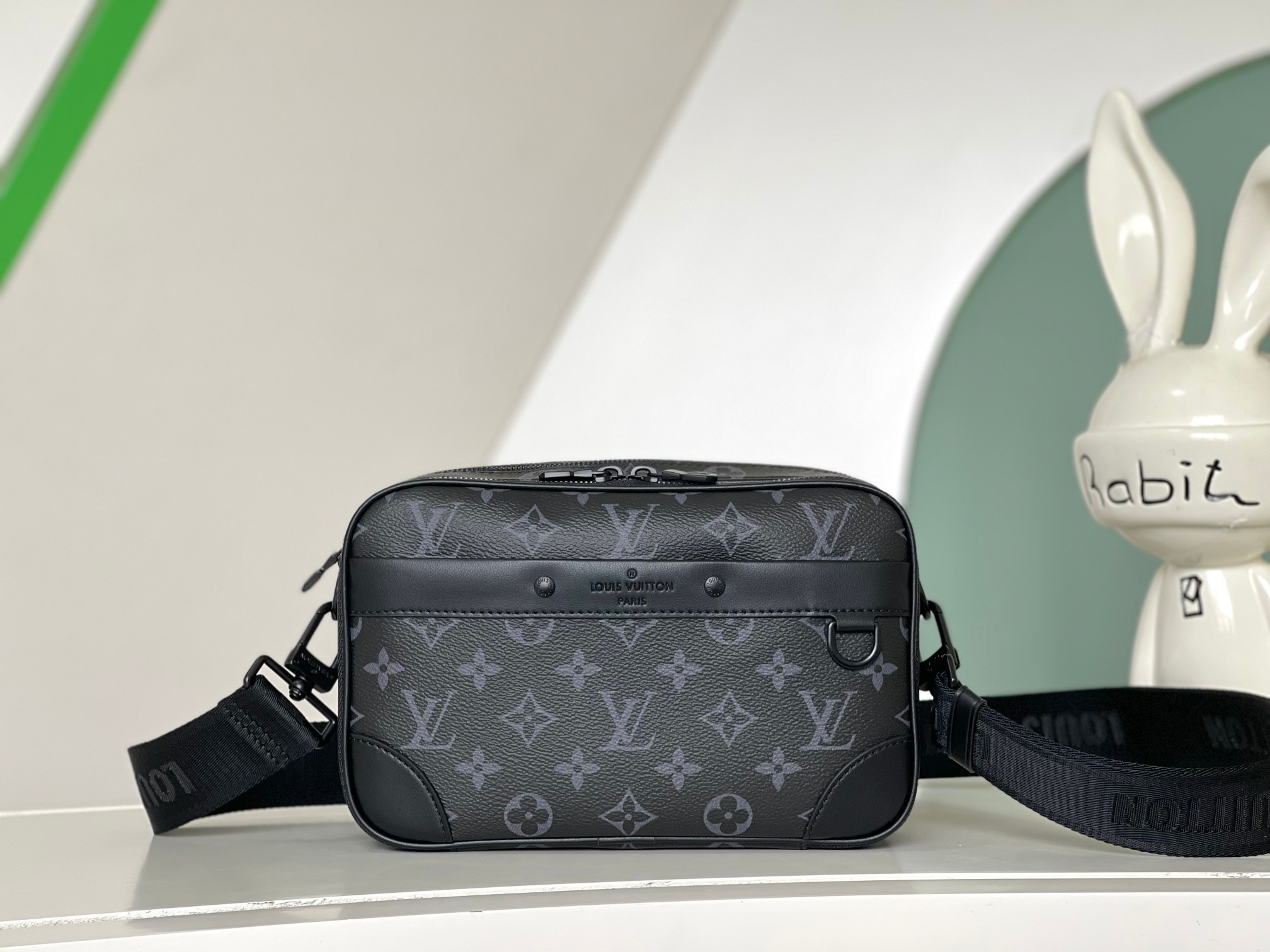 LV M46955 Alpha Messenger 9.4 x 6.3 x 3.1 inches