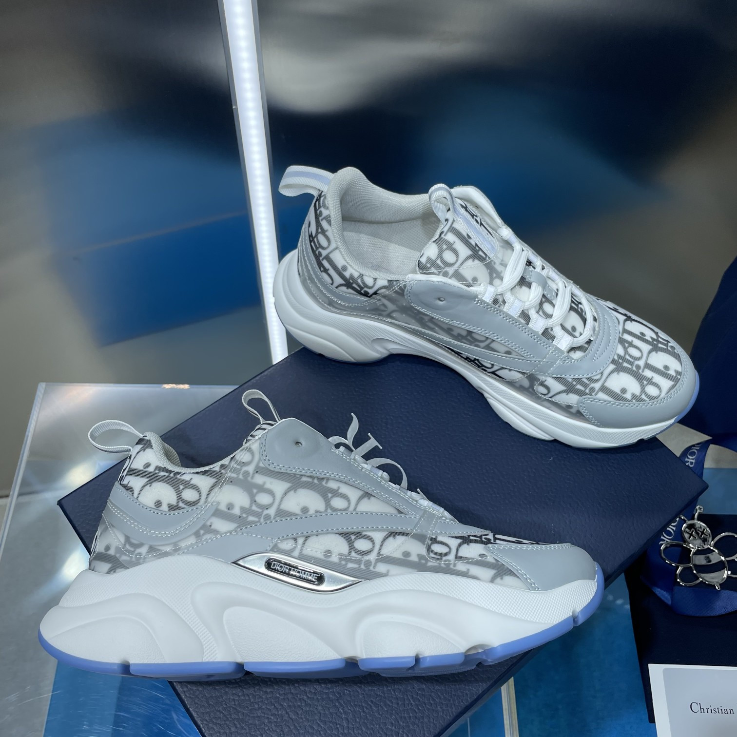 ua D*or b22 gray sneaker