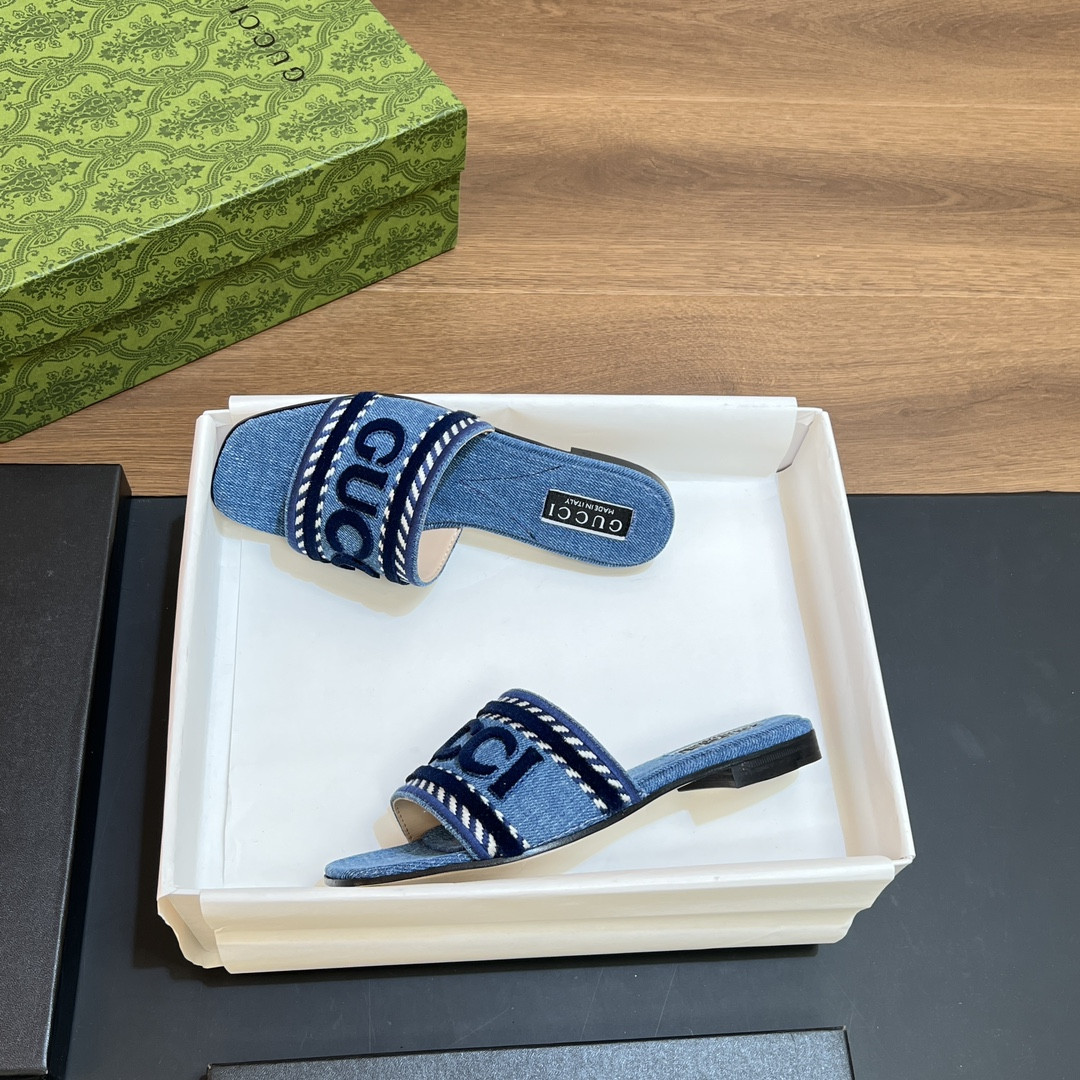 ua G*u*i women's slide sandal with G*u*i script light blue denim