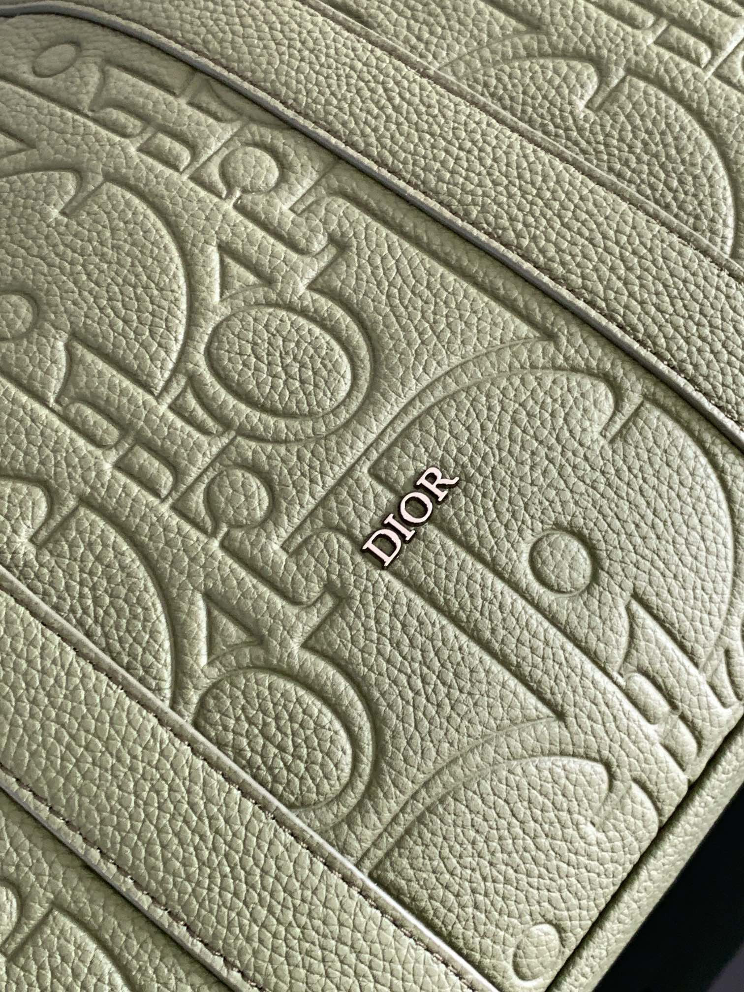 D*or weekender 40 khaki D*or gravity leather and khaki grained calfskin 57.5 x 34.5 x 22 cm