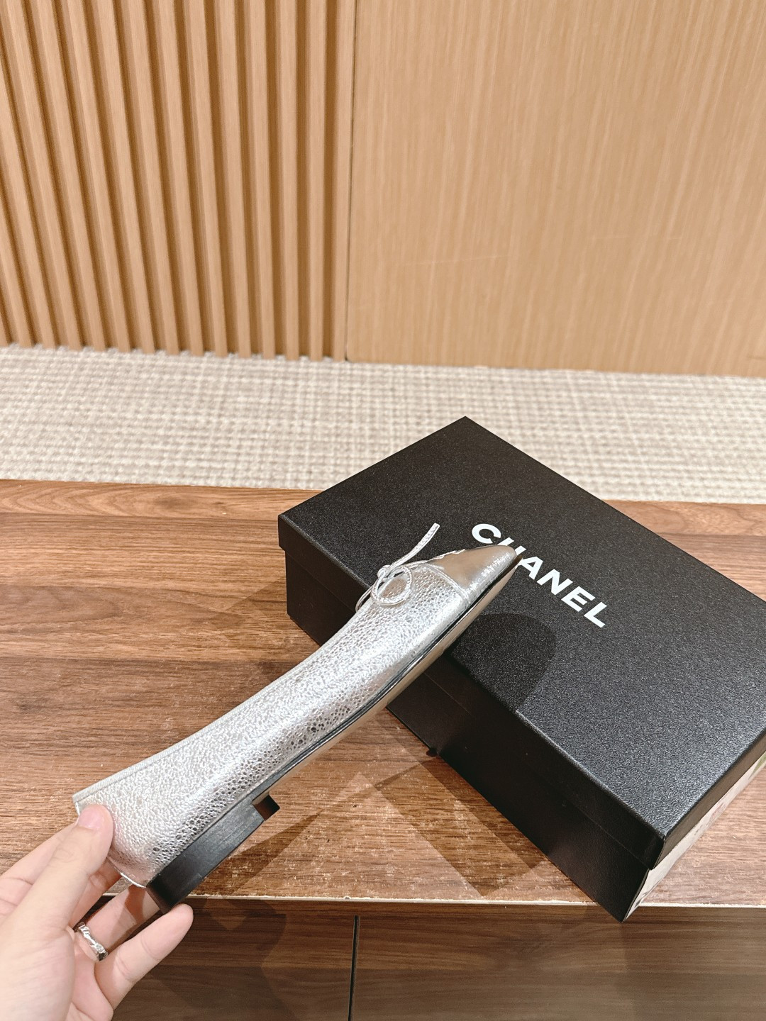 ua Ch*el ballet flats