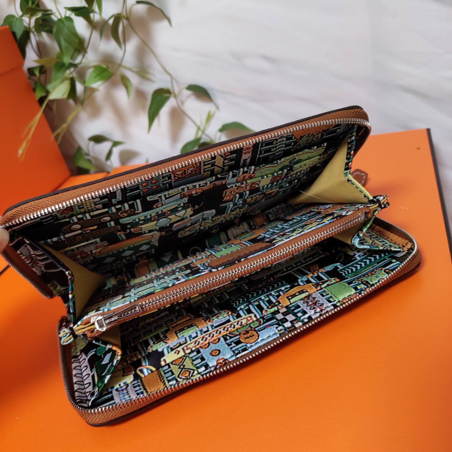 H**me5 long wallet 20x11cm