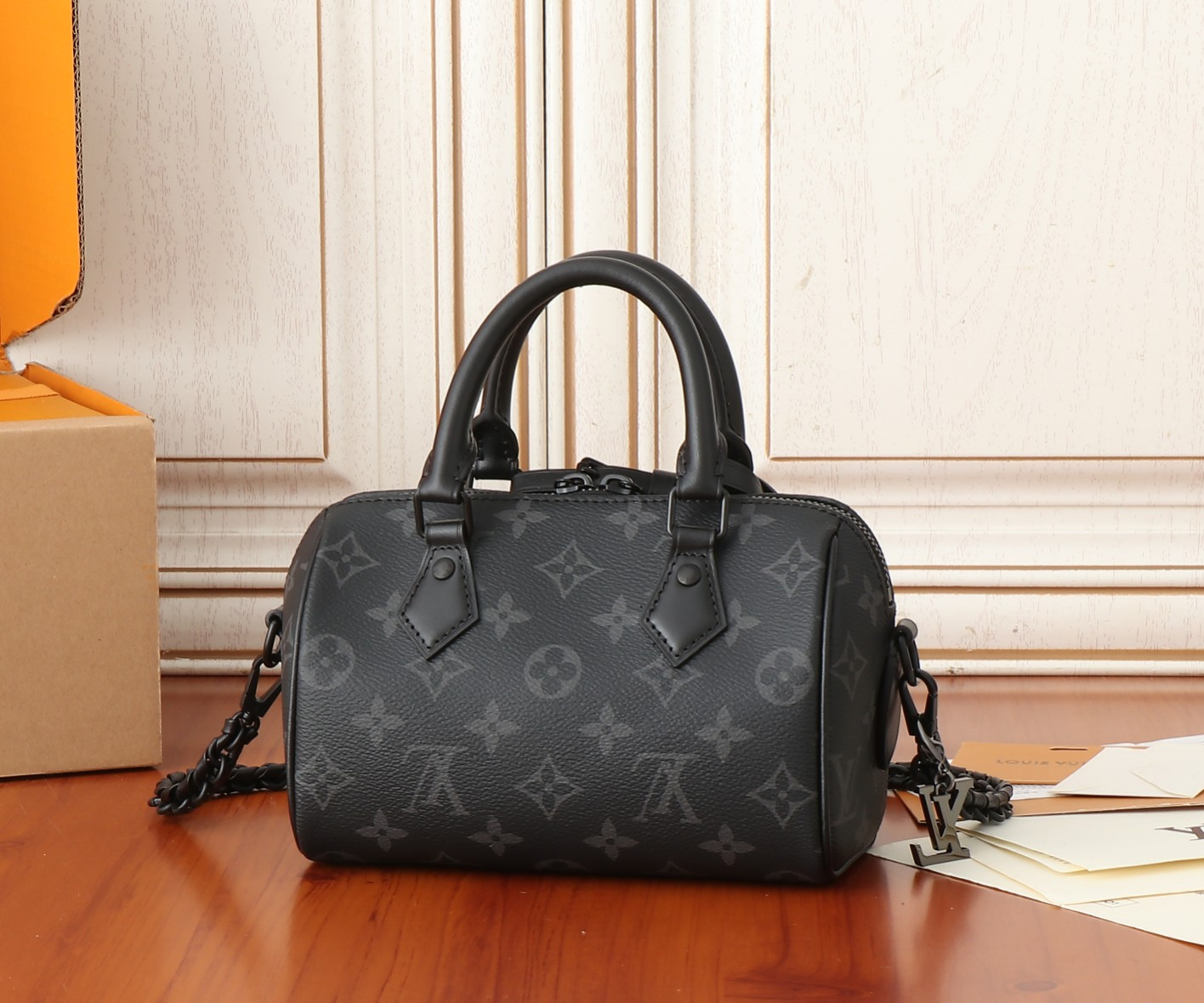 LV Speedy 18  M24606 18x12.5x11CM