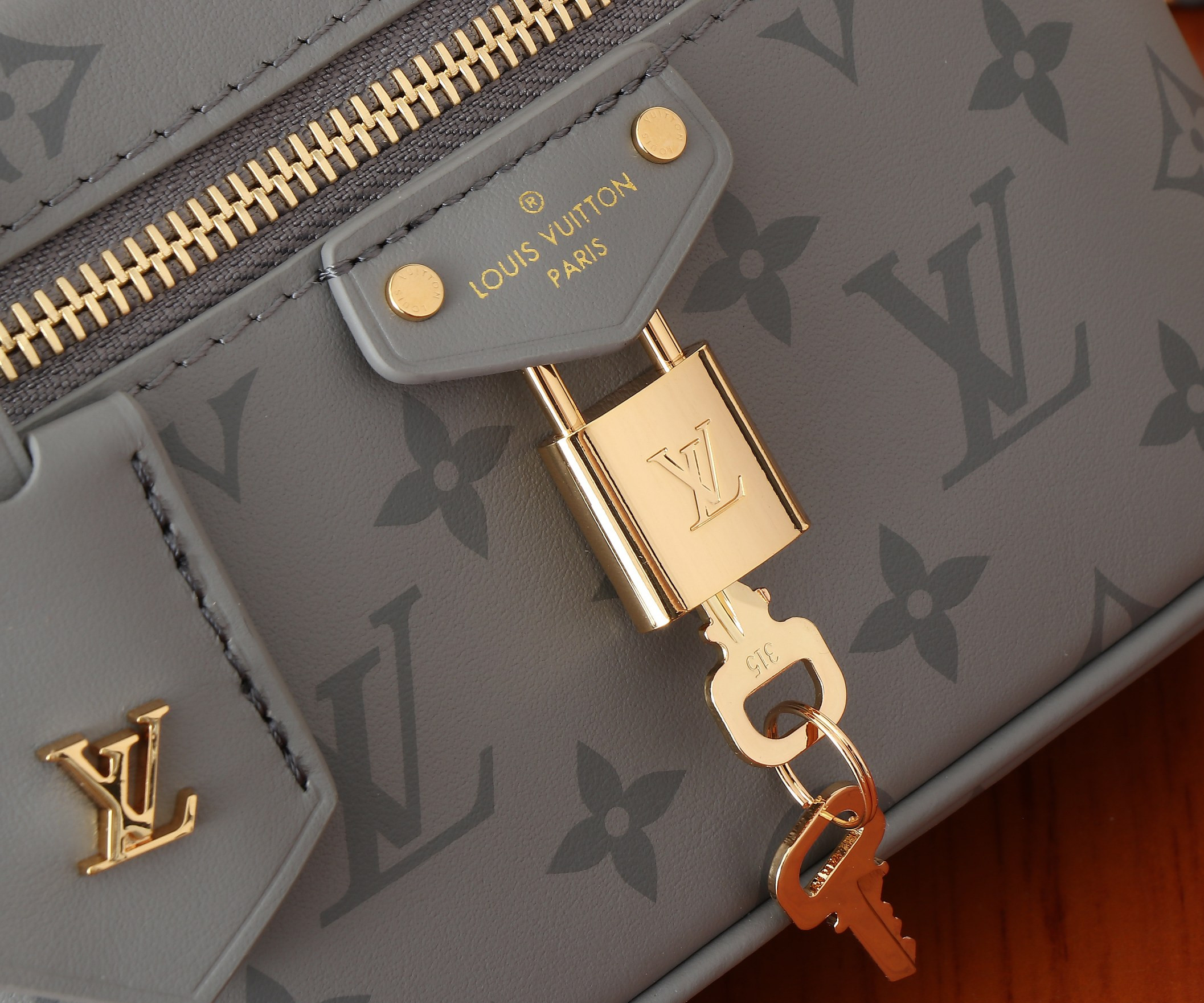 LV Vanity Chain Pouch Nice 24SS M12427 19x11.5x6.5CM