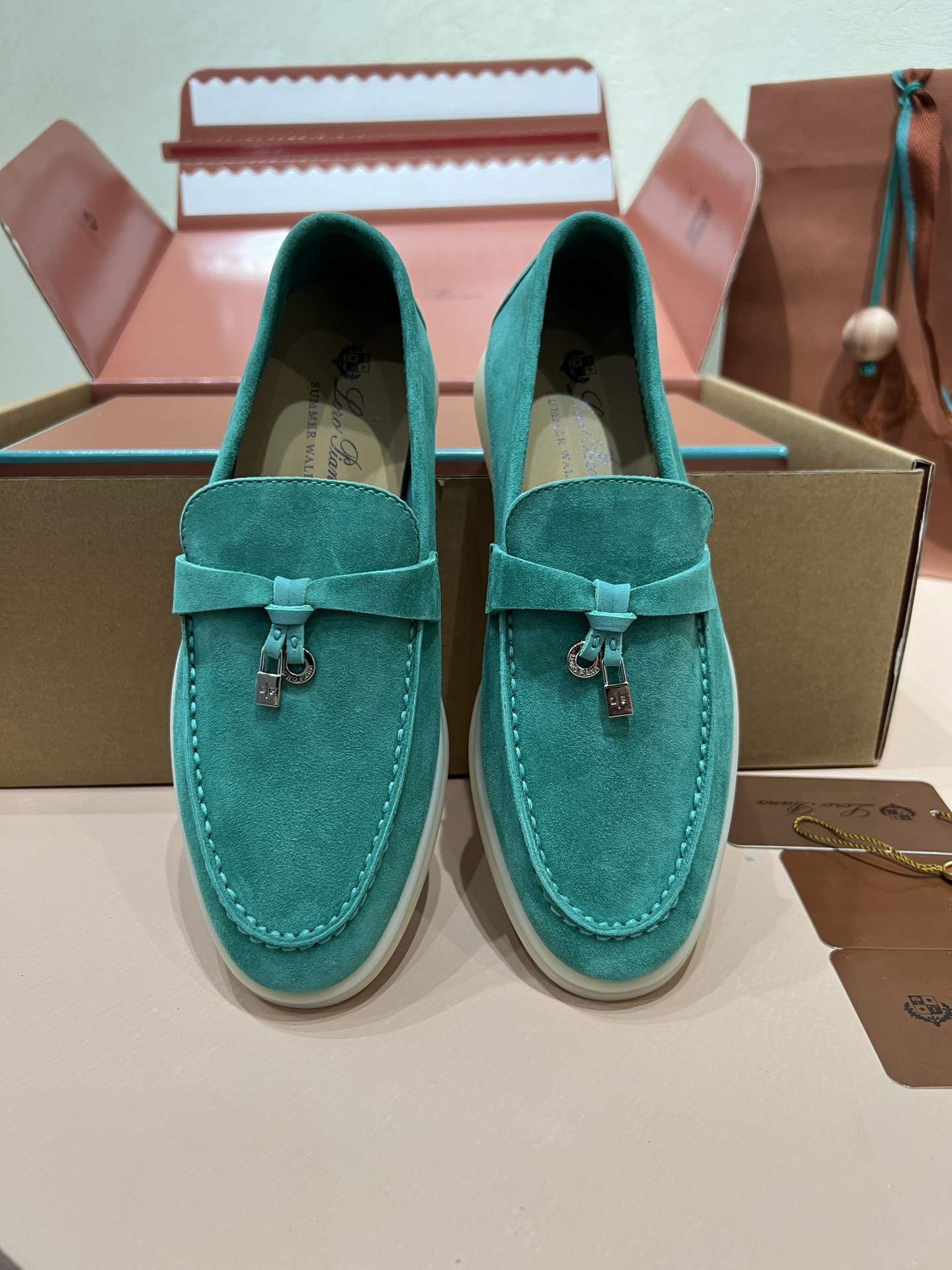 ua L**o p*ana summer charms walk loafers