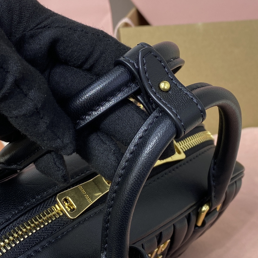 Miu Miu Arcadie matelassé nappa leather bag 22X10.5X7.5cm