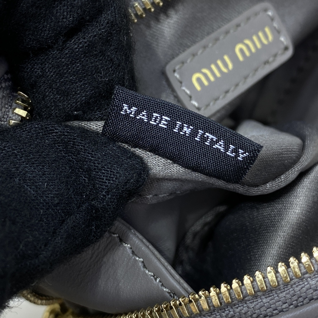 Miu Miu Leather micro bag 7x11x4cm