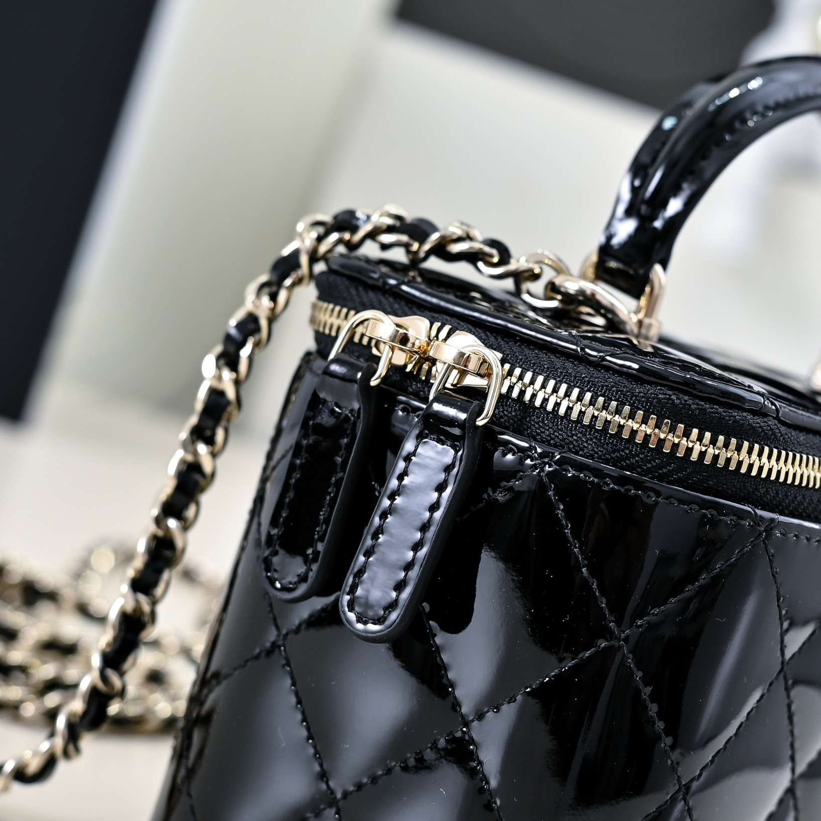 Ch*el long vanity with chain 16.5x10x8cm