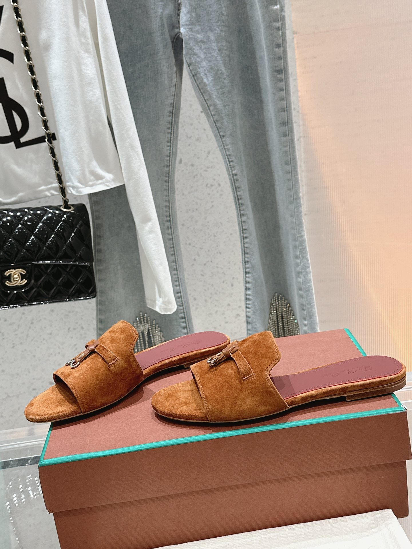 ua L**o p*ana summer charms sandal