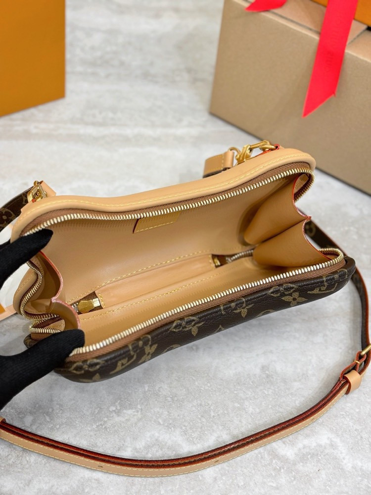 LV Bone Wearable Wallet M12615 24x14x6cm