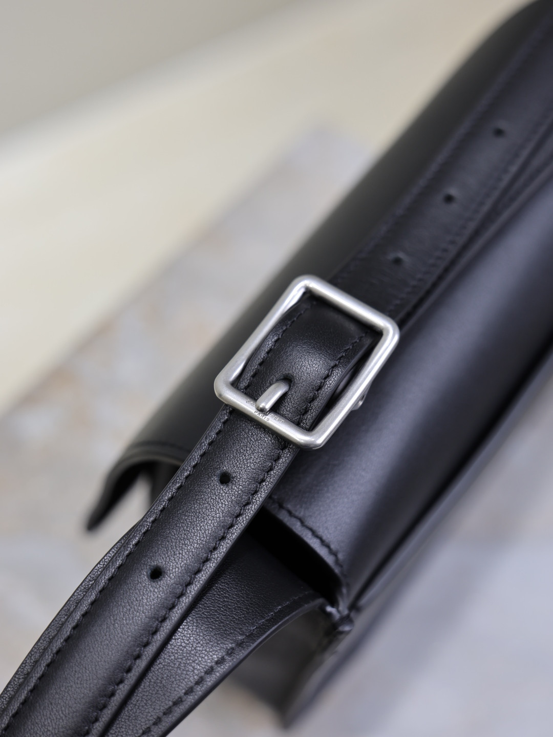 y*l Sa**t Lau*nt niki small satchel in smooth leather 21x16x5cm