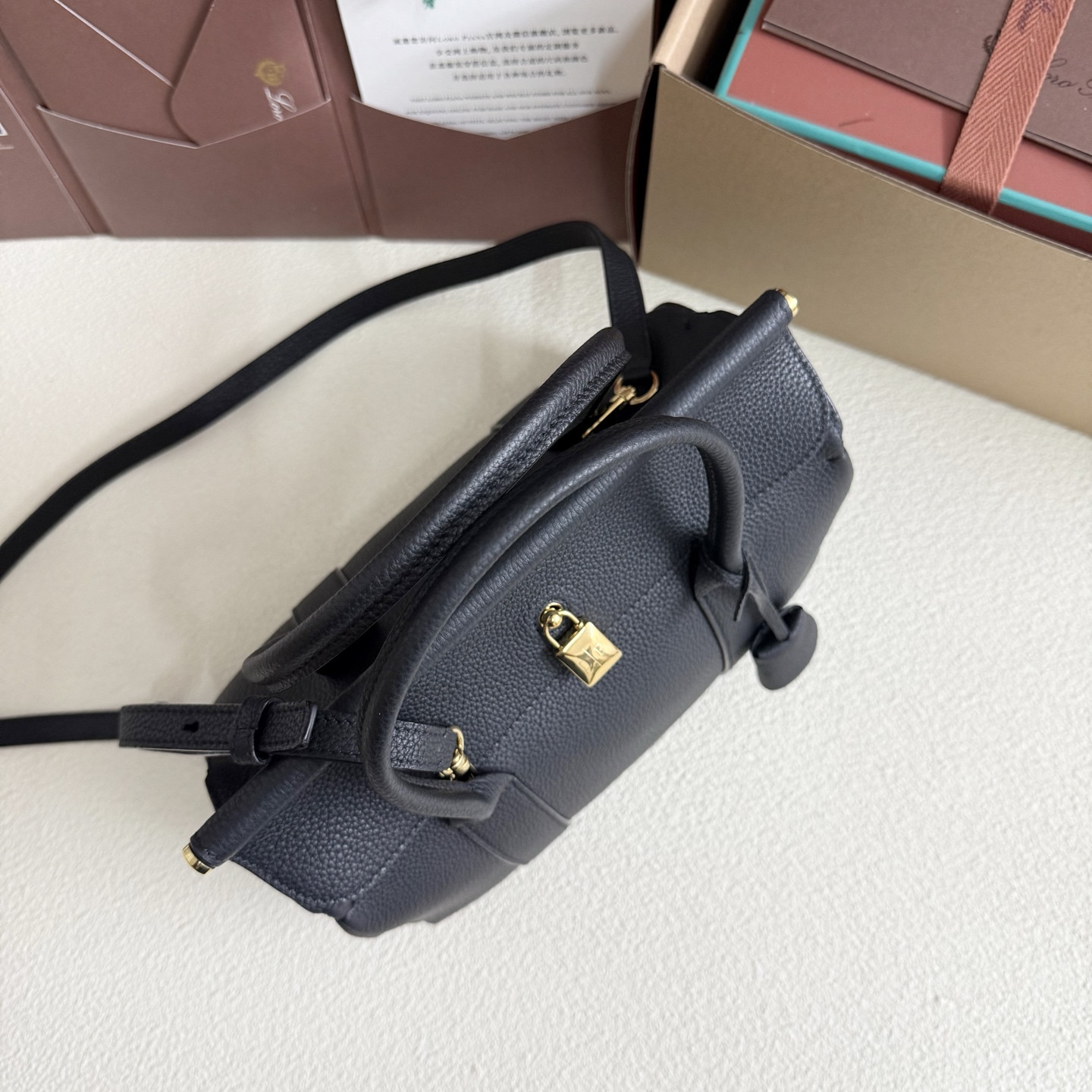 L**o p*ana loom l25 calfskin 25x18x12.5cm