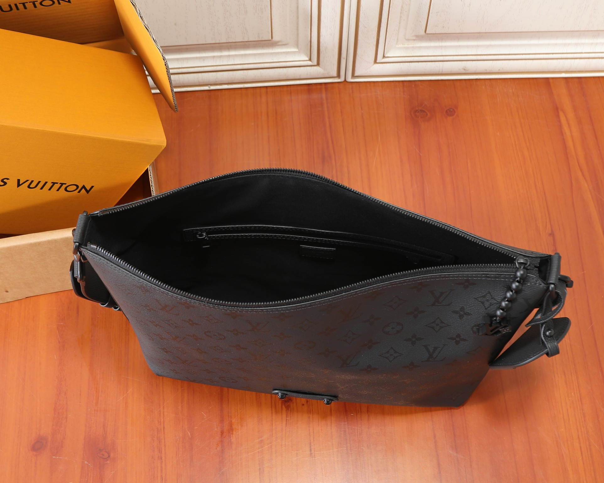 LV VAGABOND HOBO Handbag M27856 30x8.5x39cm
