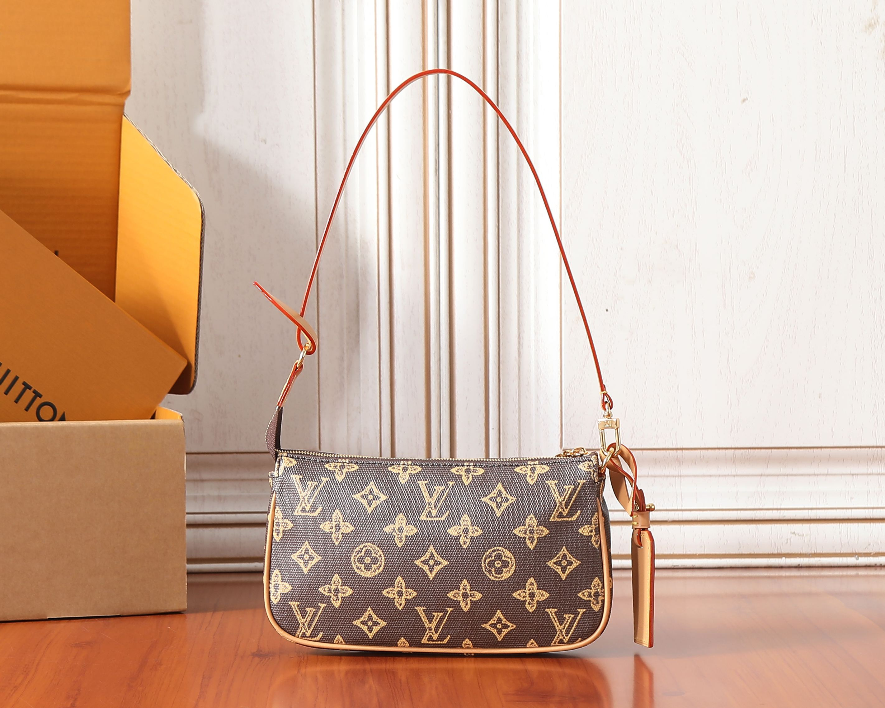 LV Pochette Accessoires M27718 23.5x13.5x4cm