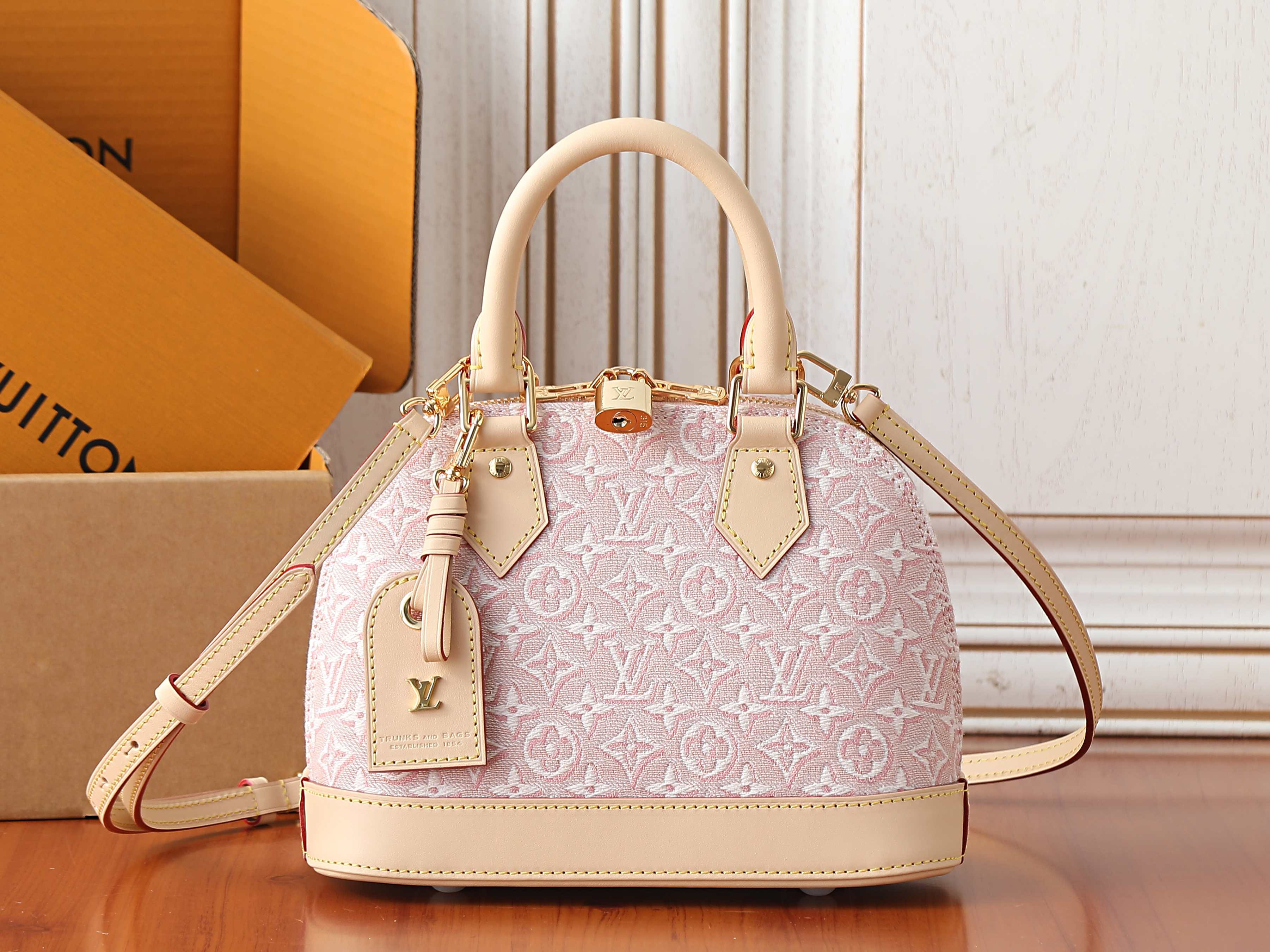 LV Alma BB M2A378 23.5x17.5x11.5cm